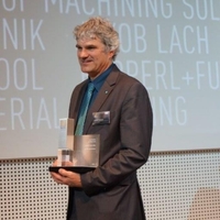Le responsable du groupe de perfectionnement Benedikt Rauscher lors de la cérémonie de remise des prix.